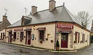 Auberge Le Beauharnais outside