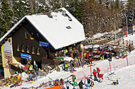 L'avalanche Restaurant Ski Bar La Sambuy outside