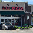 Richie's Pizza outside