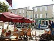 Cafe de la Paix Duras France inside
