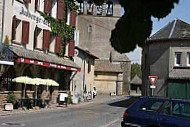 Auberge Des Arcades outside