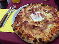 La Pizza Loca food