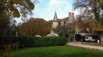 CHATEAU LE SALLAY outside