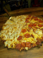 Round Table Pizza food