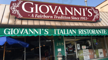 Giovannis Pizzeria E Italiano outside