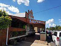 Blackbutt Woodfired Bakery outside