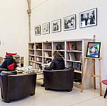Quai Des Arts Cafe Librairie inside