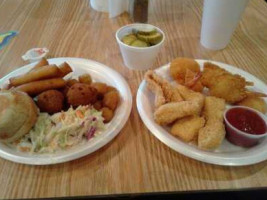 White Oak Buffet food