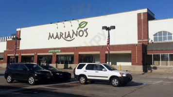 Mariano's outside