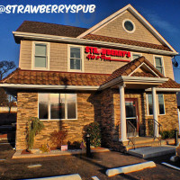 Strawberry's Pub outside