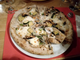 Pizzeria La Pulcinella food