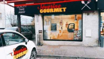 Severine Gourmet outside