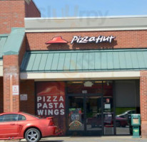 Pizza Hut-wingstreet outside
