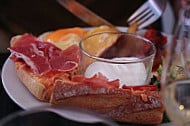 Le P'tit Barcelone food