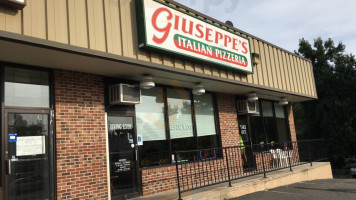 Giuseppes Italian Pizzeria outside