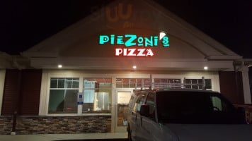 Piezoni's Pizza outside