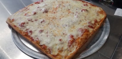 Mama's Pizza And Grill food