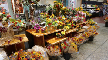 Wegmans Market Cafe inside