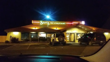 Shari's Cafe And Pies outside