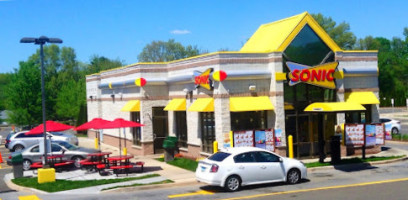 Sonic Drive-in outside