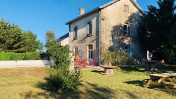 La Gare Aux Anes outside