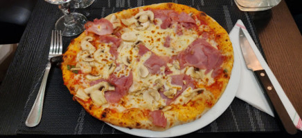 Pizza Cesar food