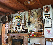 Rifugio Serafin Di Charrier inside