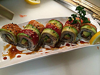sushi takasaki inside