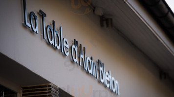 La Table D'alain Bleton outside