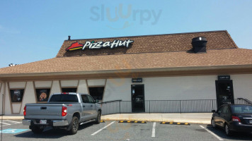 Pizza Hut outside