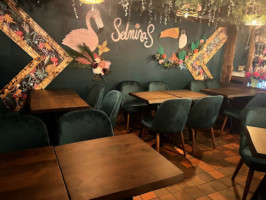 Selminas Restaurant Bar inside