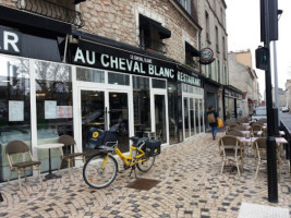 Le Cheval Blanc food