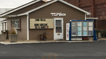 Charlie's Coffee Cones outside