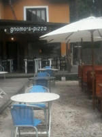 Gnomo's Pizza inside