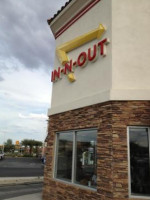 In-n-out Burger outside