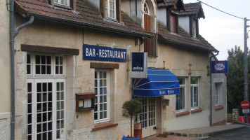 Bar-Restaurant Le Sainte-Quitere outside