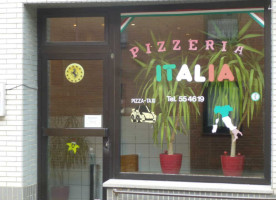 Pizzeria Italia inside