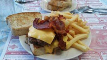 Shyrl's Diner food