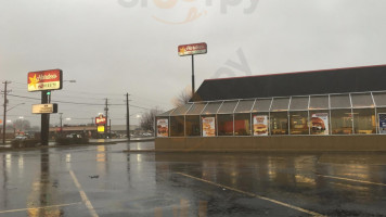 Hardee's outside