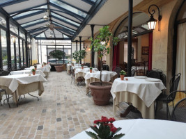 Restaurant de France inside