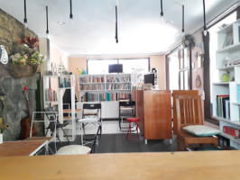 Cafe De Kolaborasi inside