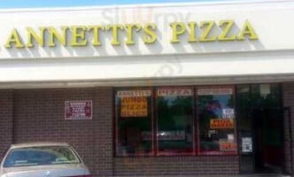 Annetti’s Pizzeria outside