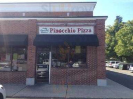 Pinocchio Pizza outside