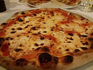 Pizzeria All'emanuel Vittorio food