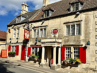 The Queen's Head outside