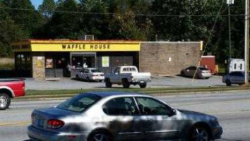 The Waffle House outside