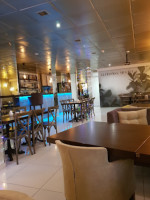 Mukha, Kafe inside