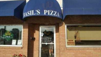 Basil's Pizza outside