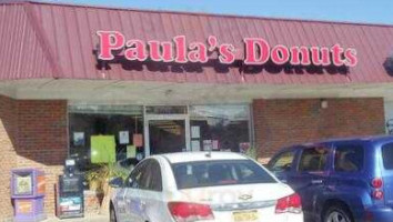 Paula's Donuts outside