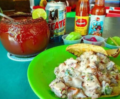 El Cachanilla Tacos & Beer food
